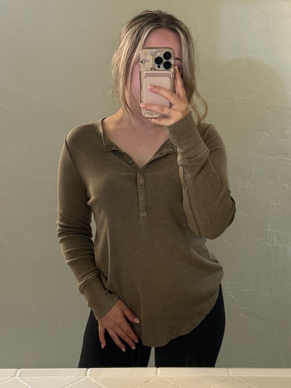Aerie cotton waffle knit Henley women’s in olive green size medium